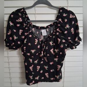 ***NWOT*** Floral Black Puff Sleeve Top